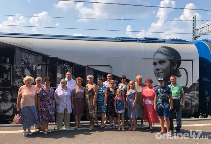 Делегация из Волосовского района приехала в Гатчину, чтобы увидеть "Поезд Победы"
